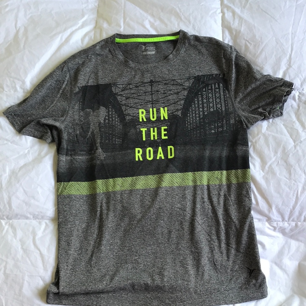 Large men’s old navy tee